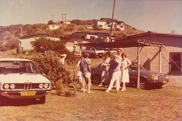 Guests and cars outside the cottages at Buccaneers in the 1980s